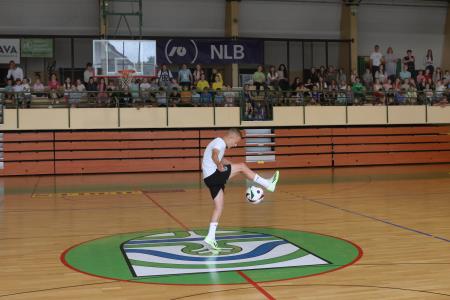 SLOVENSKA BAKLA V CERKNICI 26 FOTO LJUBO VUKELIČ